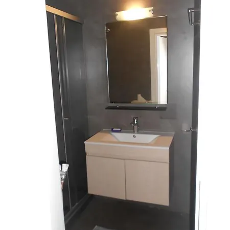 Aigaion House Otziás