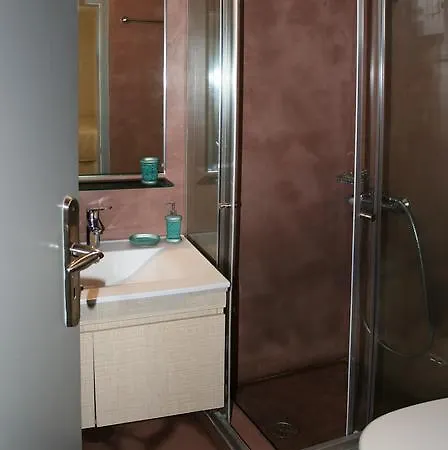 Aigaion House Otziás