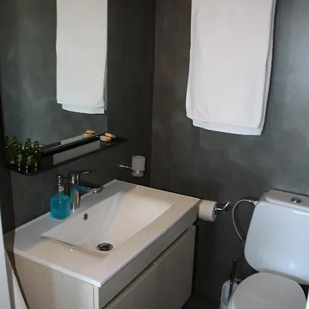 Aigaion House Gasthuis Otziás